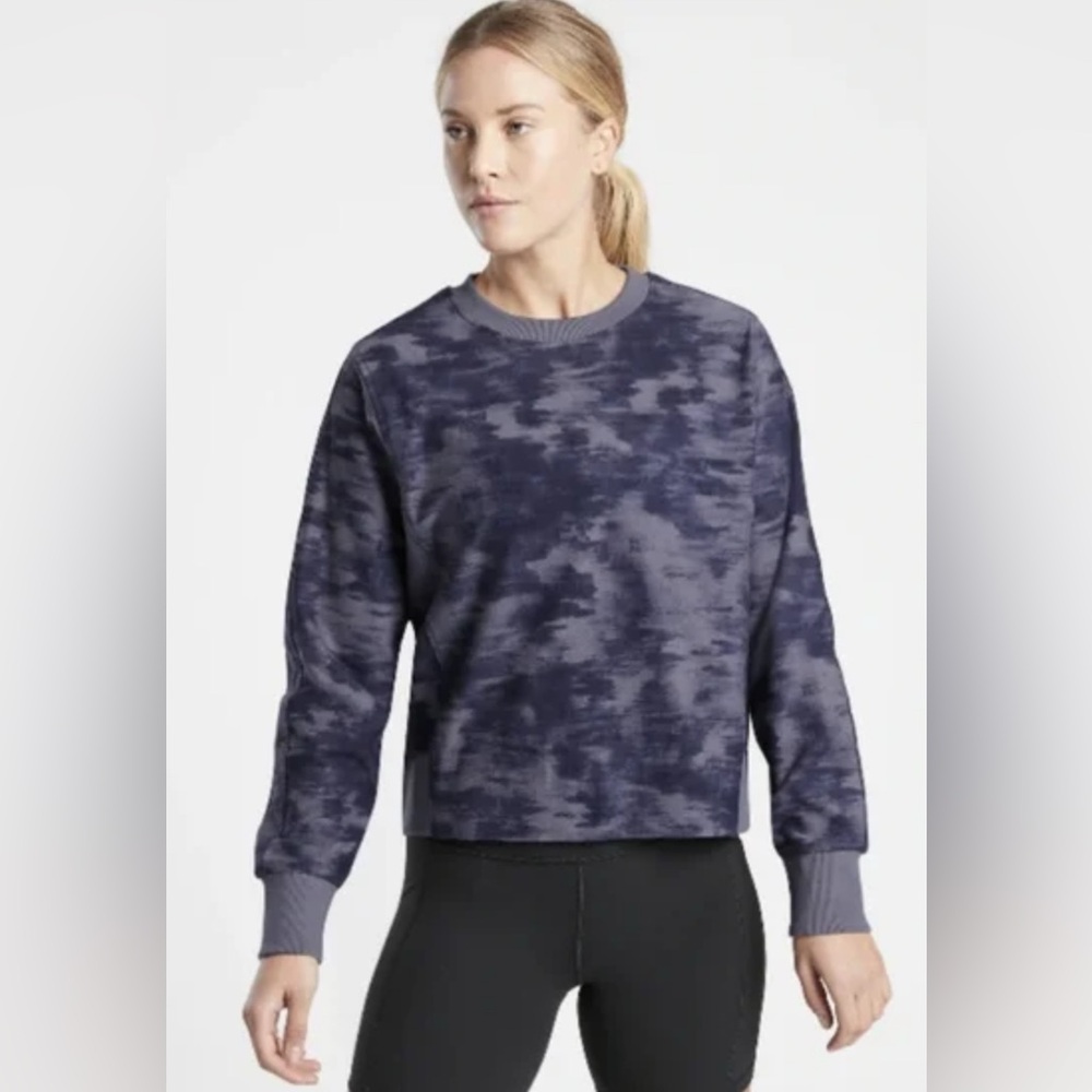 Athleta Farallon Print Sweatshirt in Violet Tie Dye Xs